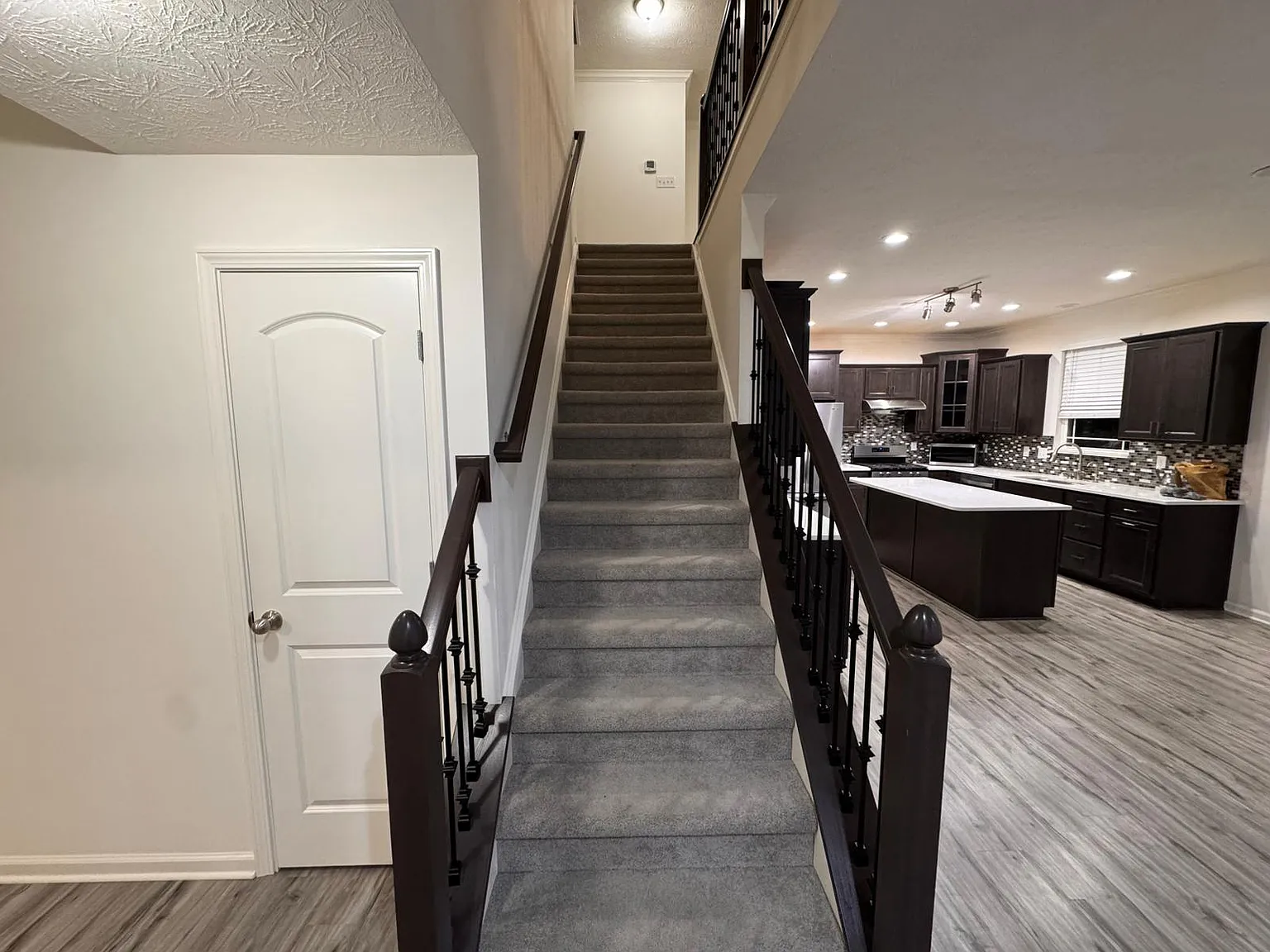5 bed, 3208 sqft, $3,265 — Photo 3