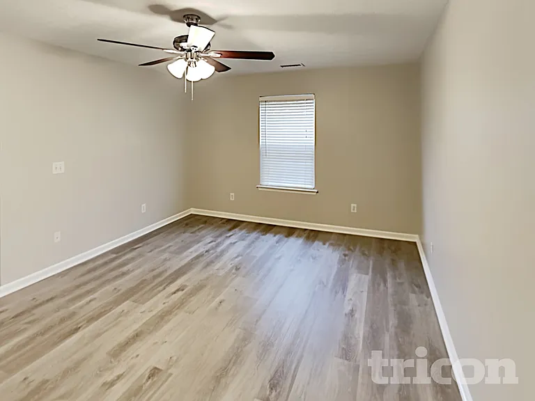 141 Sara Cir — Photo 2