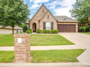 13704 Southern Oaks Dr, Burleson, TX 76028