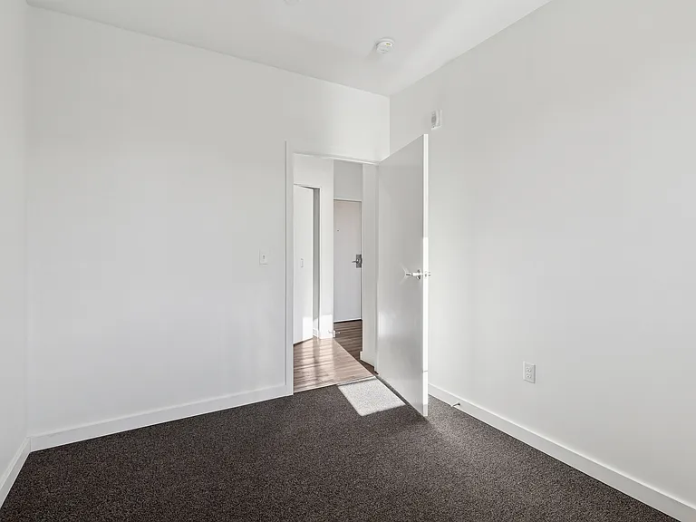 Range Apartments — Photo 20