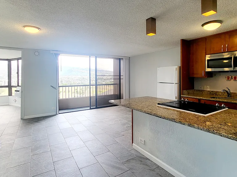 320 Liliuokalani Ave #1504 — Photo 4