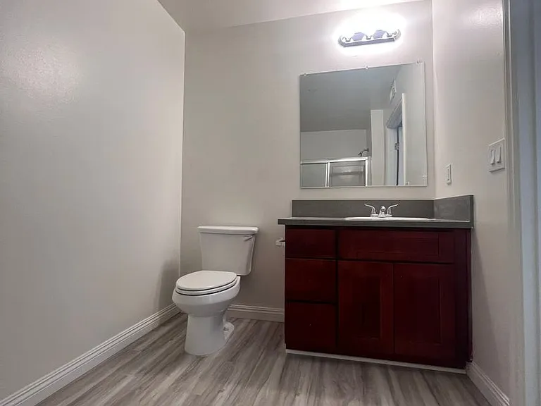 6829 Simpson Ave — Photo 8