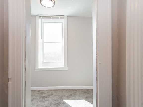3rd image of 814 Western St
