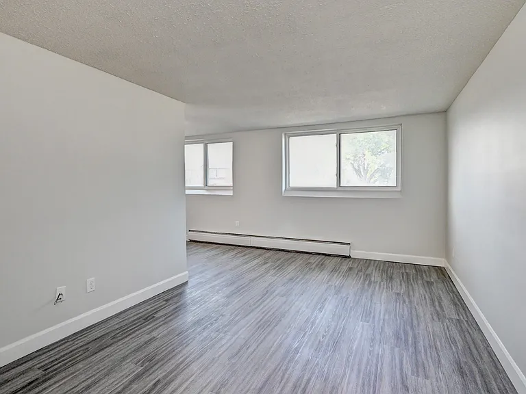 148 Hincks St — Photo 10