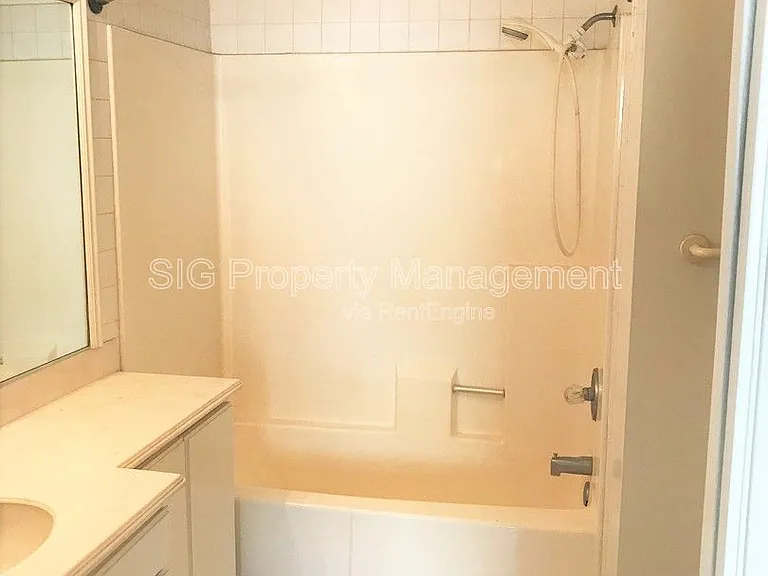 691 S Marengo Ave #4 — Photo 16