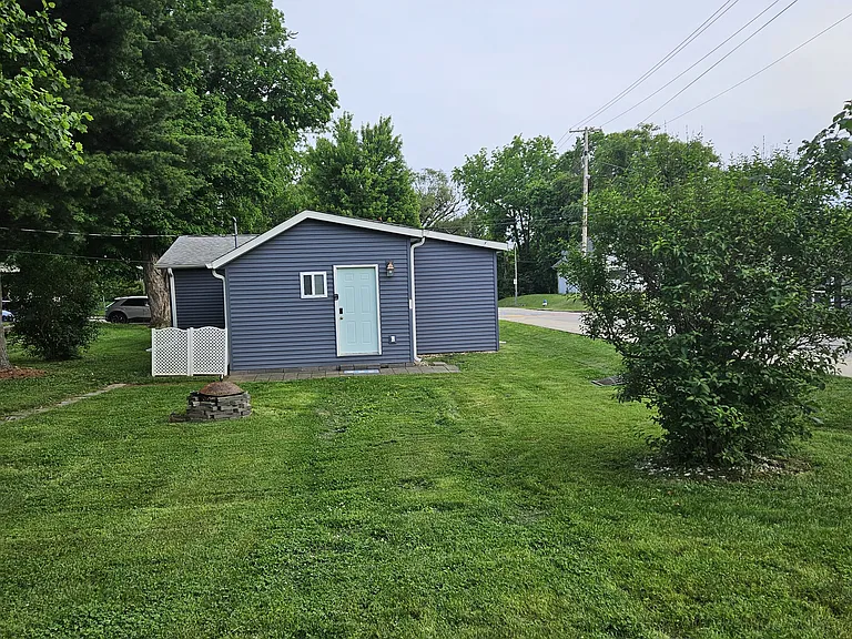 614 W Allen St — Photo 3