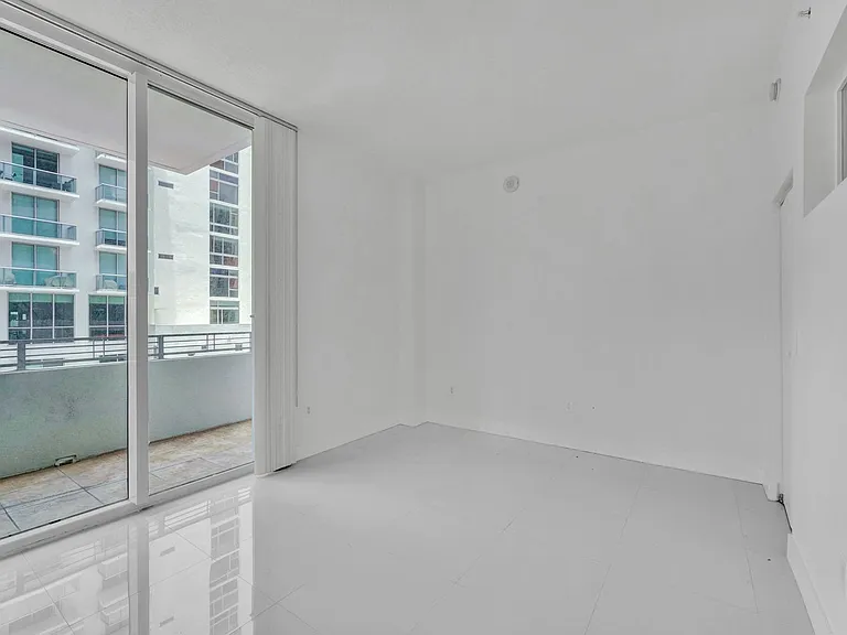 350 NE 24th St #509 — Photo 27