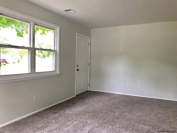 5th image of 4 Crown Ct