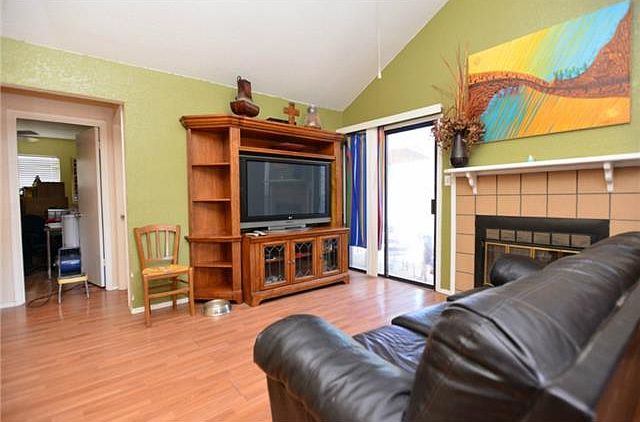 1st image of 907 Meadowcreek Dr
