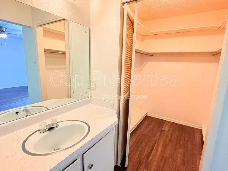 811 Jackson Keller Rd #3 — Photo 16