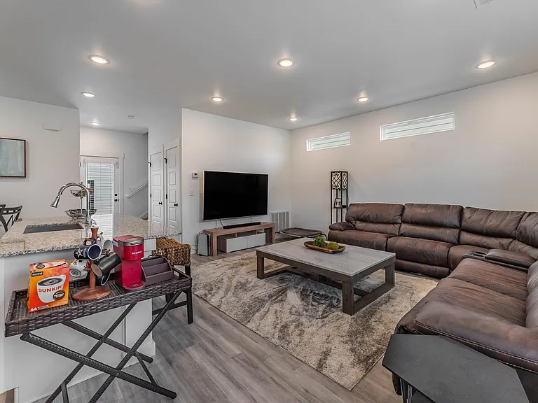 941 Boardwalk Ave — Photo 4