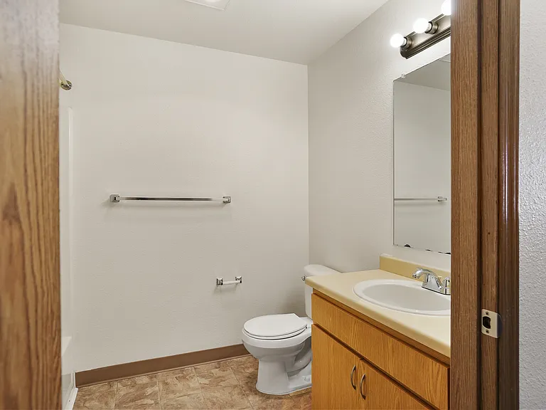 Redwood Square Apartments — Photo 11