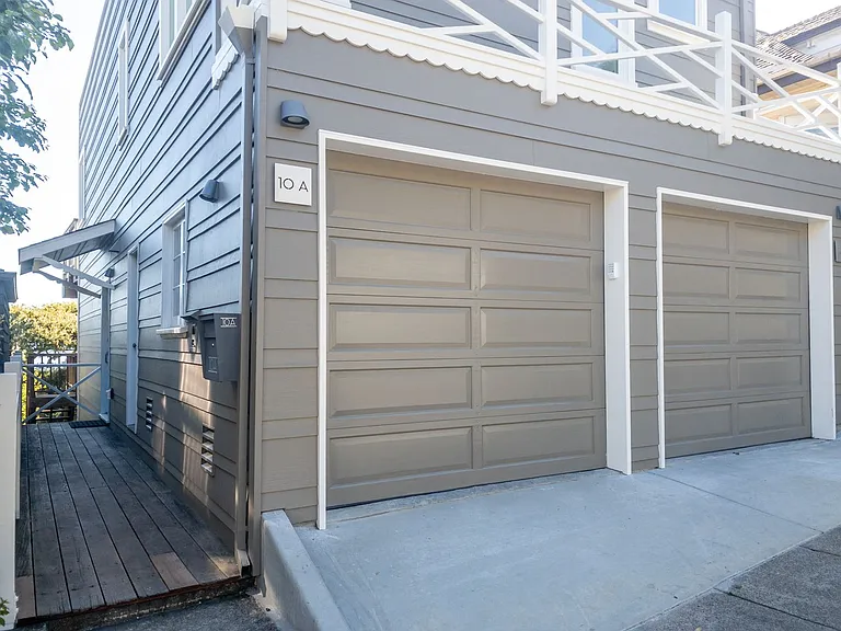 Stunning, Fully Remodeled Jr. 1bd/1ba! Remodeled! Private Deck! Parking! Laundry! Progressive! — Photo 22