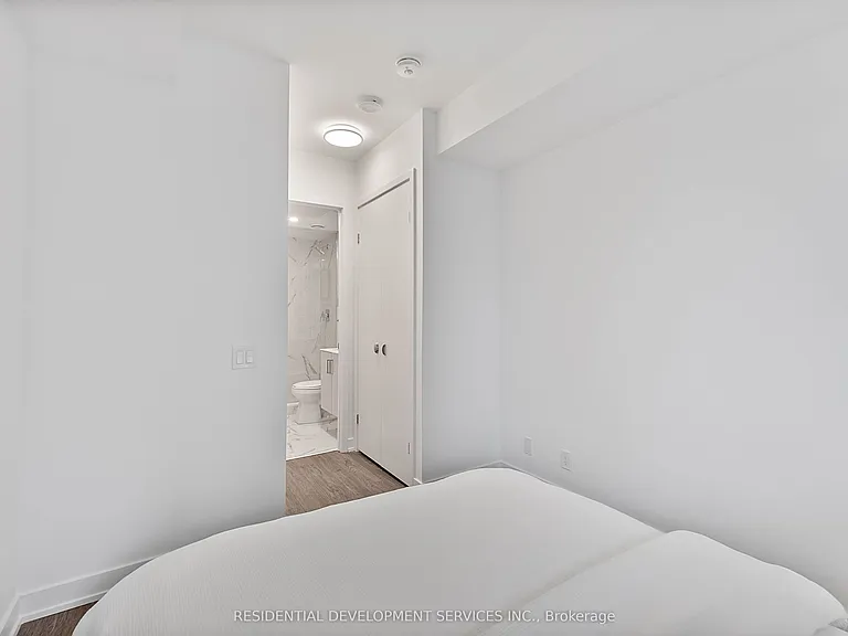 88 Queen St E #901 — Photo 17