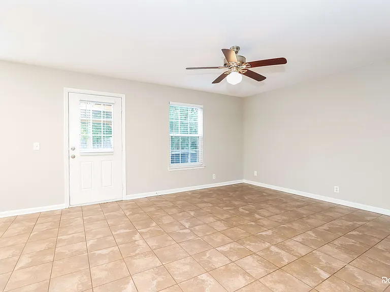 189 Bill Stewart Blvd — Photo 4