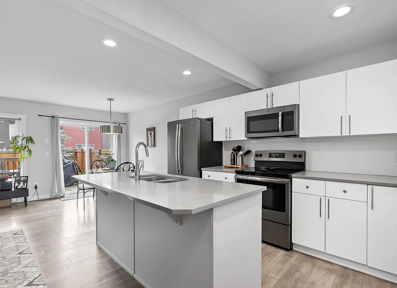 3 bed, 2.5 bath, 1400 sqft, $2,350 — Photo 4