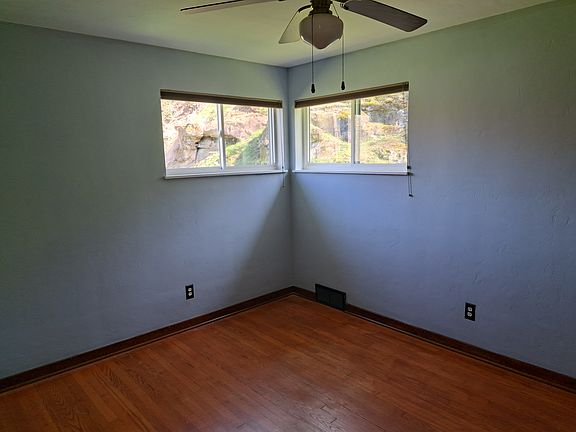 4th image of 536 Foundry St