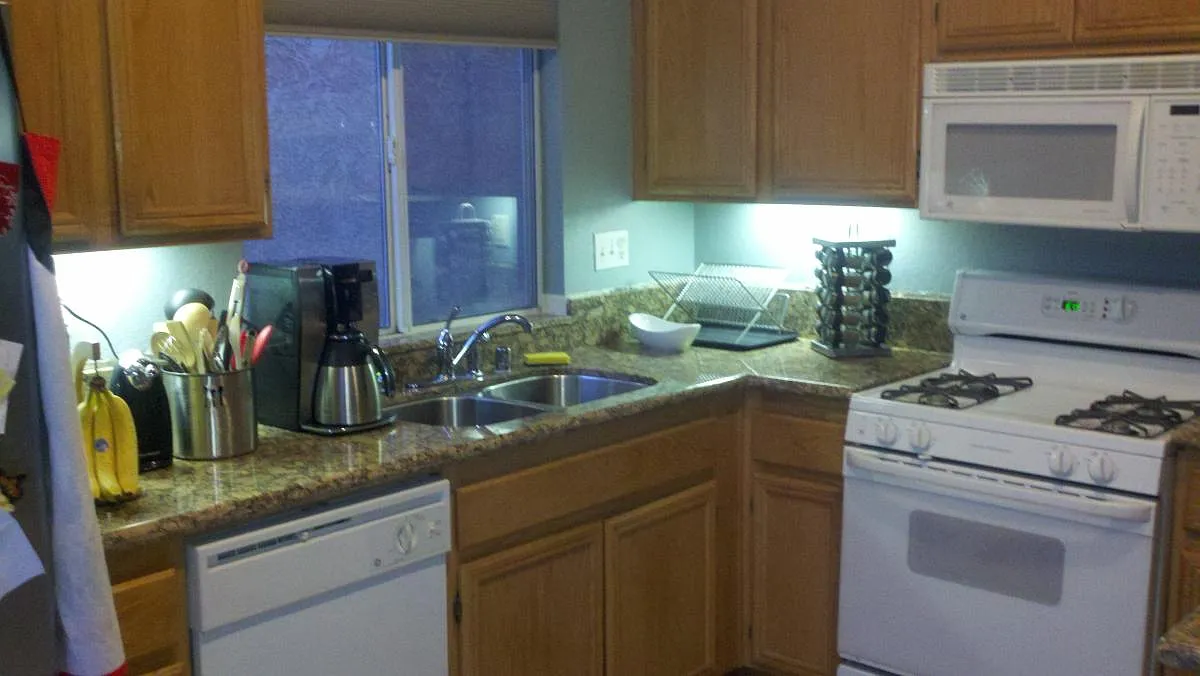 4 bed, 2.5 bath, 1883 sqft, $4,650 — Photo 1