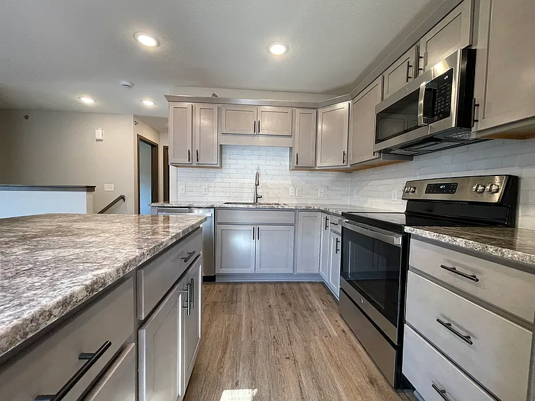 Gateway Place Apartments — Photo 79