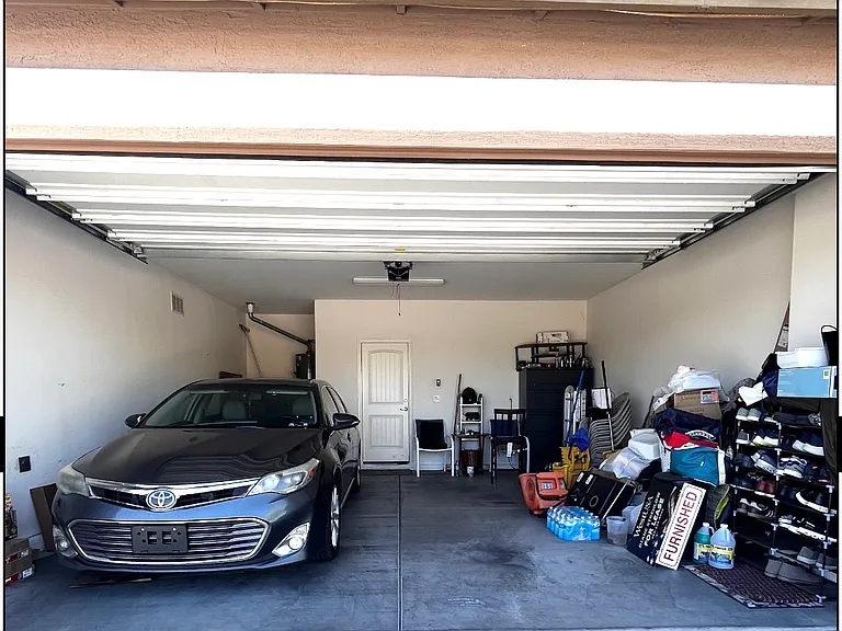 7910 S 42nd Ave — Photo 37