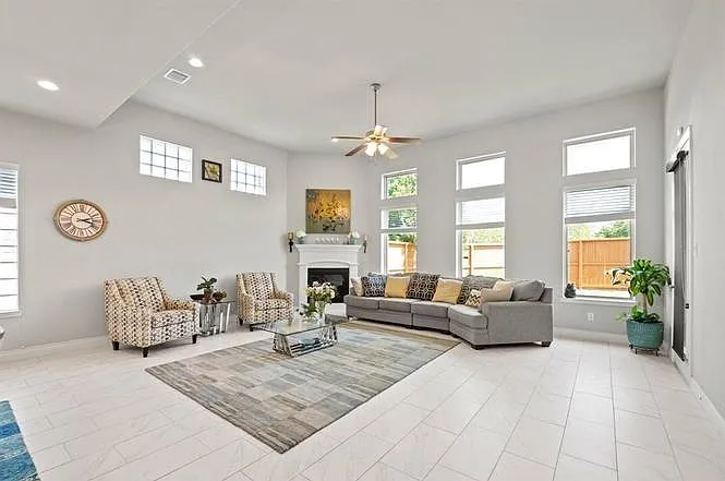 3 bed, 3.0 bath, 3130 sqft, $3,800 — Photo 1