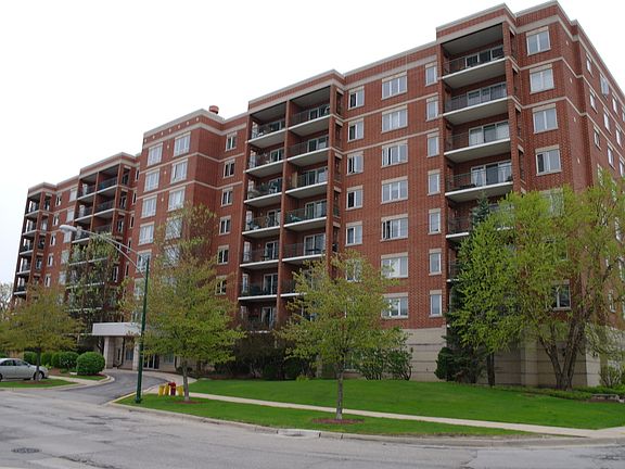 3rd image of 5555 N Cumberland Ave Unit 405
