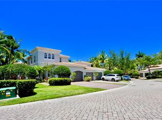 867 W Spinnaker Dr W, Hollywood, FL 33019