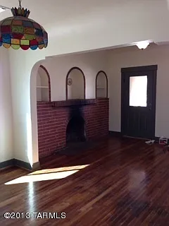 Charming Older Home A/C 3 Bed 2 Bath Wood Floors, Huge Back Yard — Photo 3