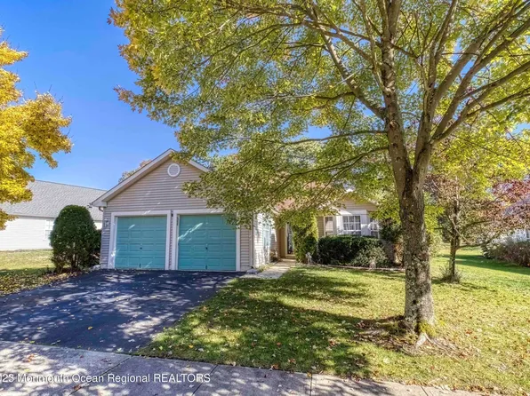 9 Ridgemont Lane, Manchester, NJ 08759