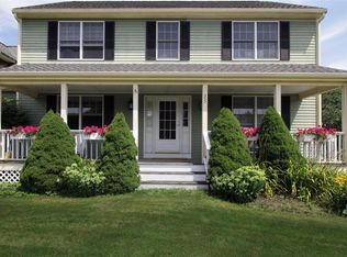 25 Lilac Ln, Portsmouth, RI 02871