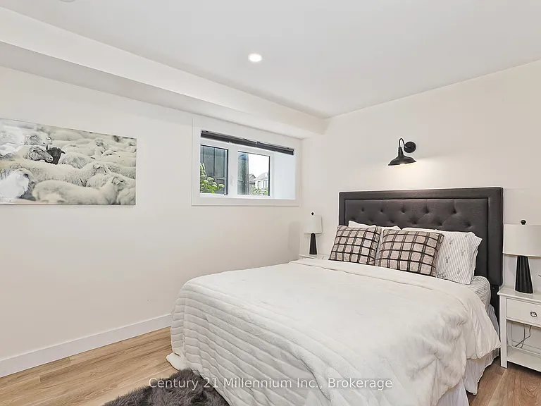 160 Sycamore St — Photo 32