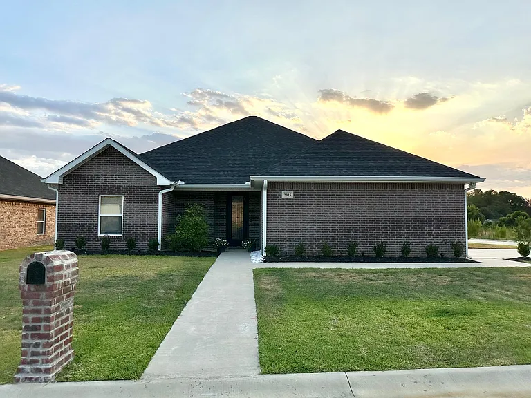 2015 Luke Ln — Photo 2