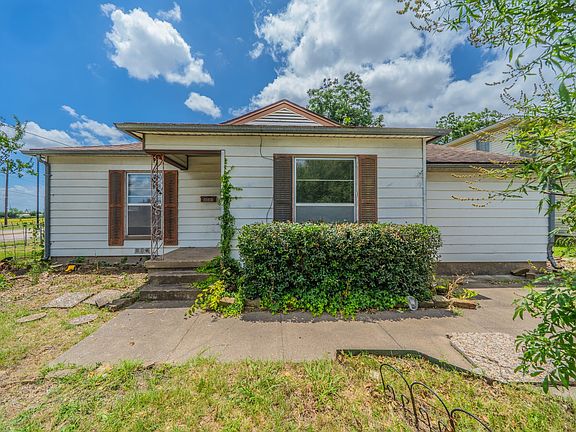 2nd image of 800 Mimosa Dr