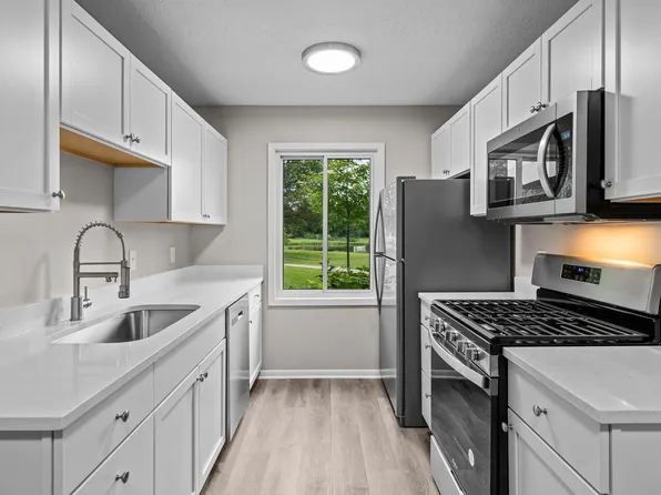 10720 Rockford Rd APT 115, Plymouth, MN 55442
