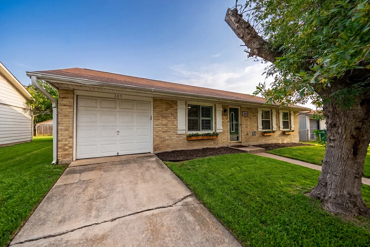 Building Photo - 305 Jeanette Dr