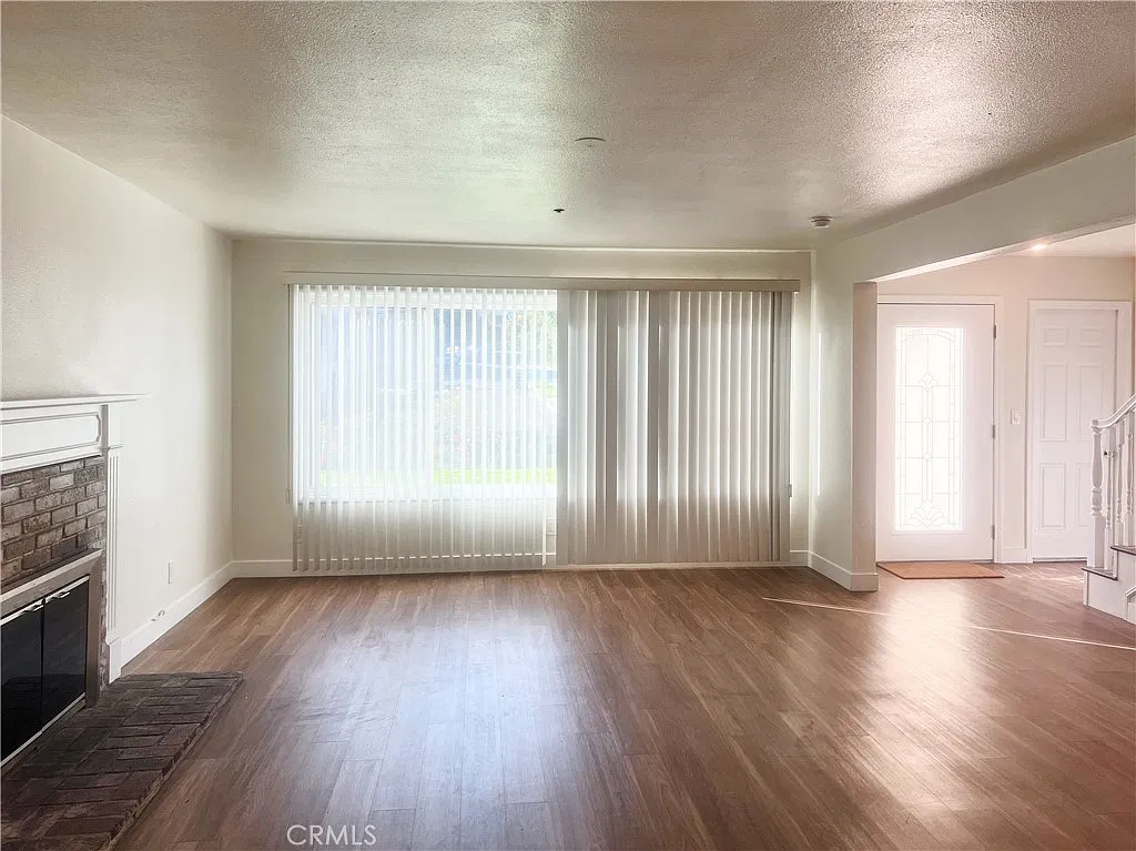 5 bed, 2204 sqft, $5,000 — Photo 3