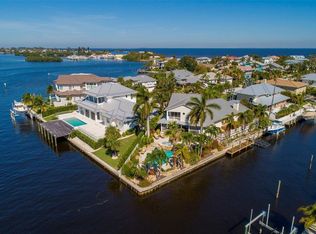 622 N Point Dr, Holmes Beach, FL 34217