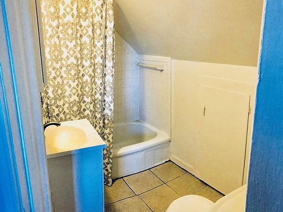 2nd image of 424 Fulton St E APT 8