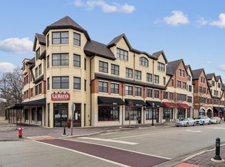 10 E Burlington St #2J, Riverside, IL 60546