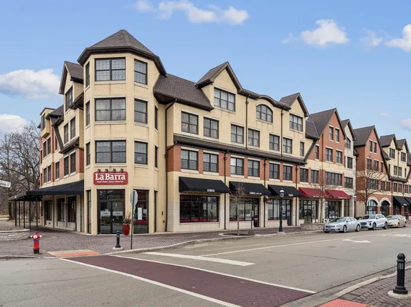 10 E Burlington St #2J, Riverside, IL 60546