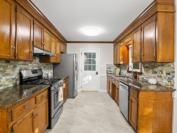 4th image of 2004 Virginia Dare Pl