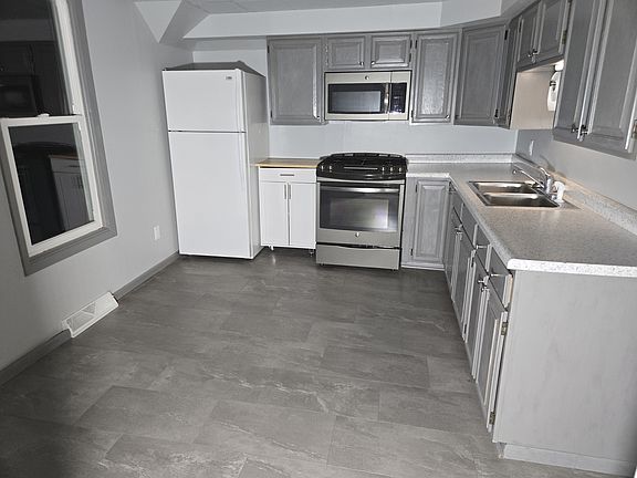 5th image of 1033 1/2 S Park St
