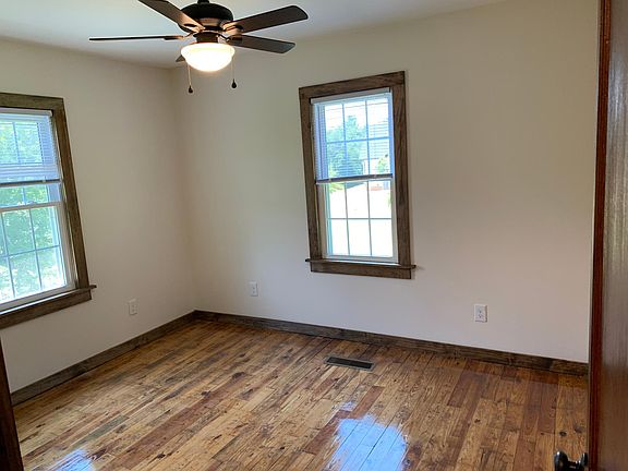 4th image of 512 Ashland Ter