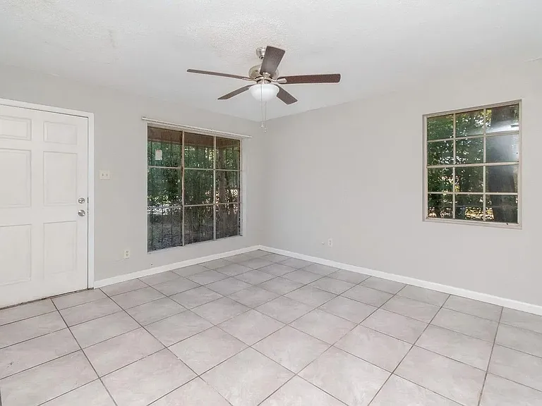 1517 Colgin St — Photo 15