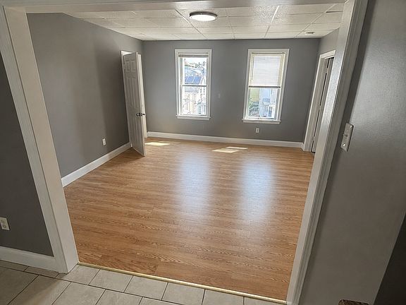 4th image of 422 County St #3L