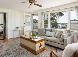14 Gray St, Buzzards Bay, MA 02532