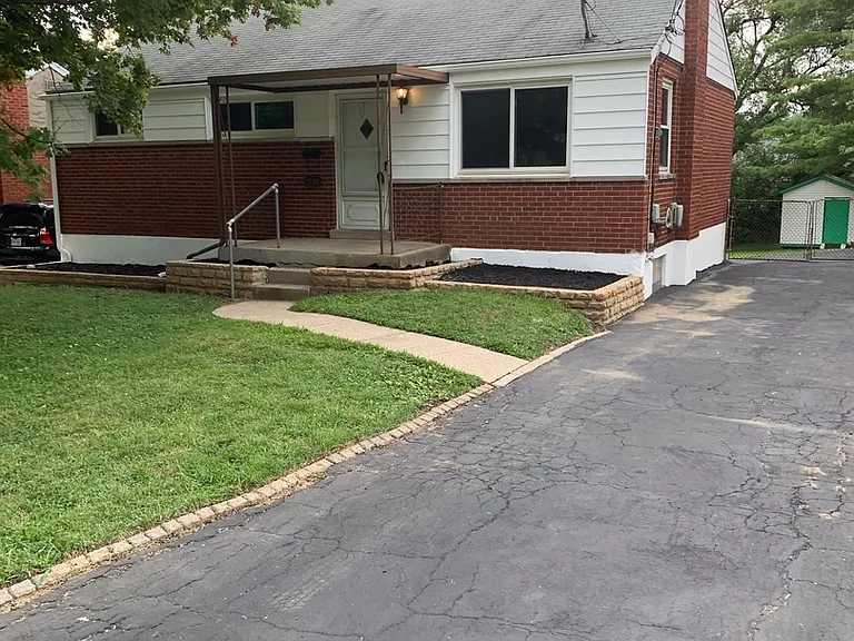 2180 Townhill Dr — Photo 32