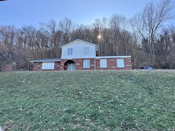 504 Lincoln Ave, Paintsville, KY 41240