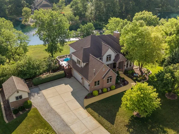 84 Liberty Lakes Dr, Valparaiso, IN 46385