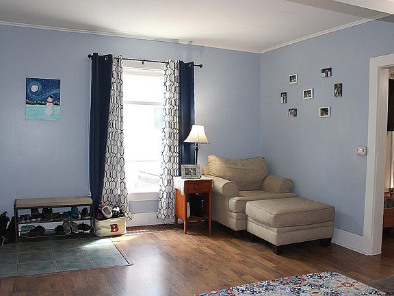 4th image of 8 Davis St